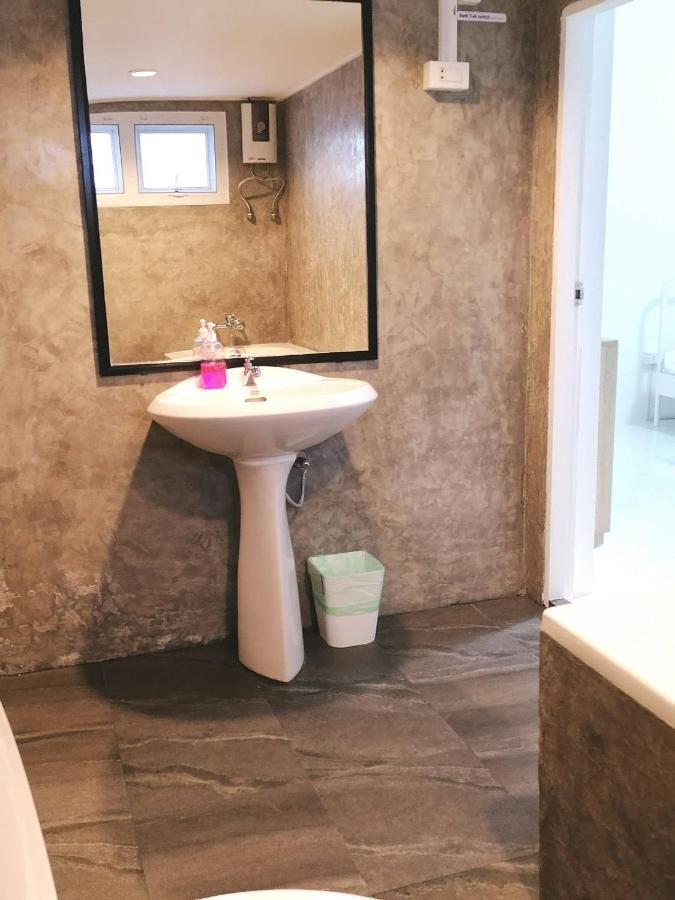 Room79 Пхукет Экстерьер фото